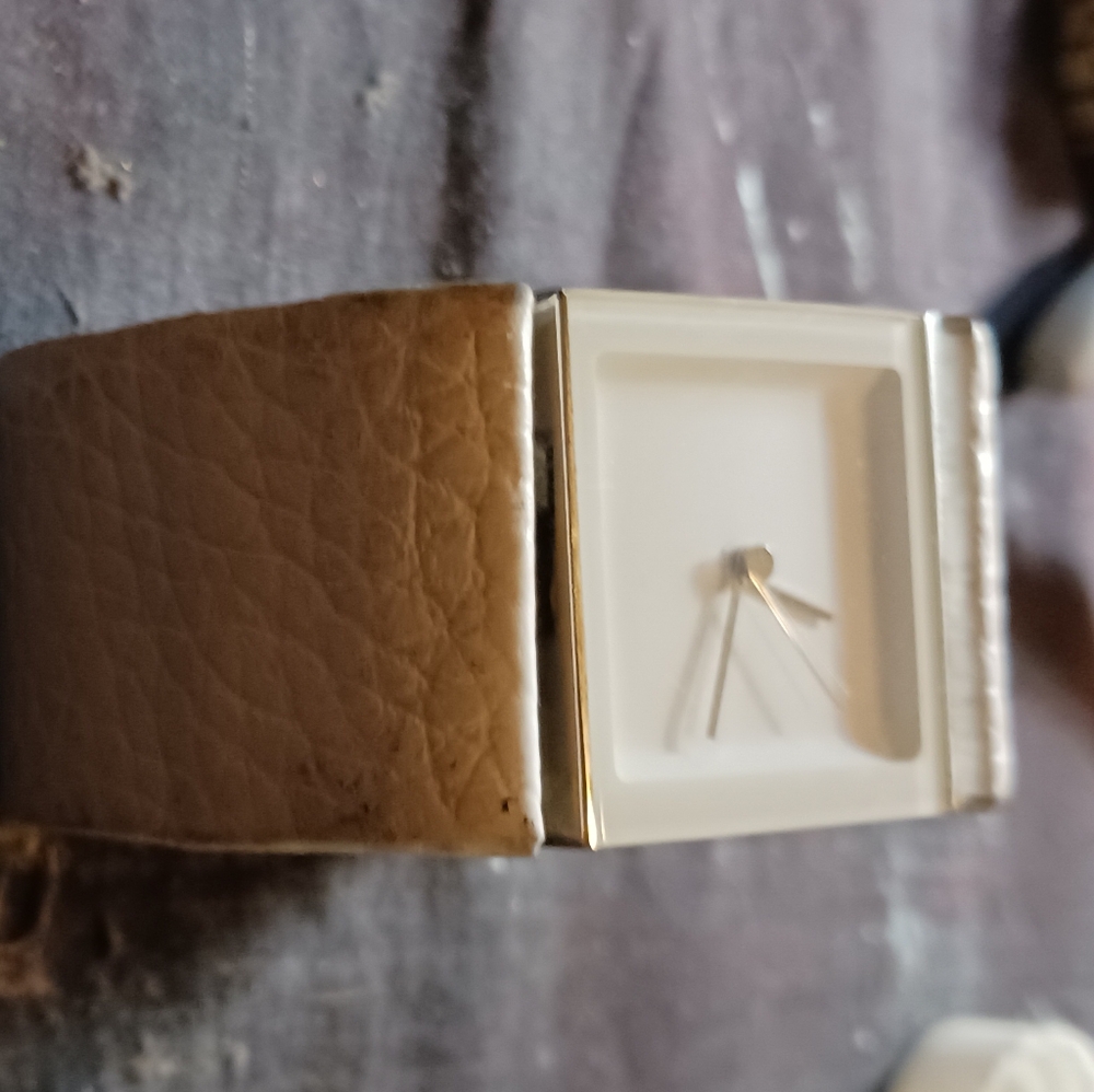 Lady's Phillipe Starck with Fossil Watch Co. White band - Picture 2 of 9